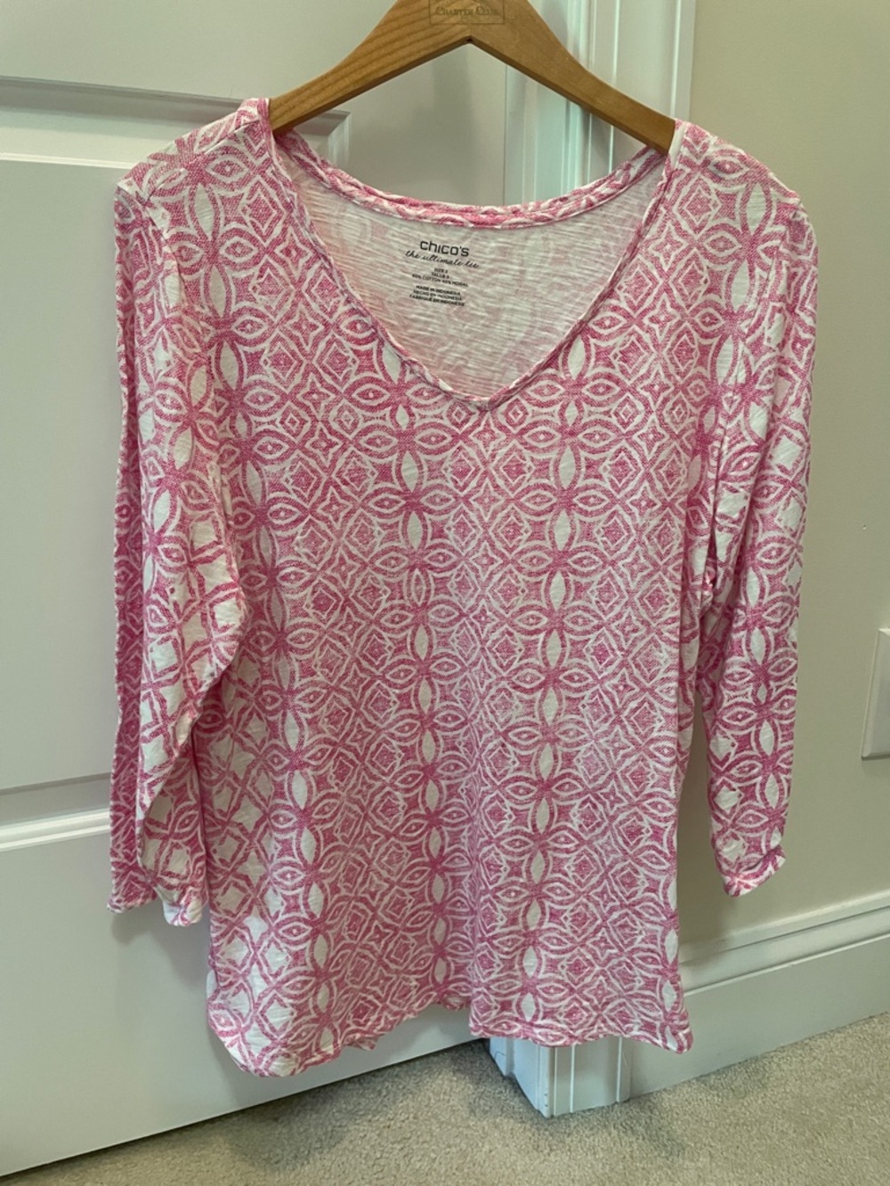 Chico's Pink White Geometric V-Neck Long Sleeve Top